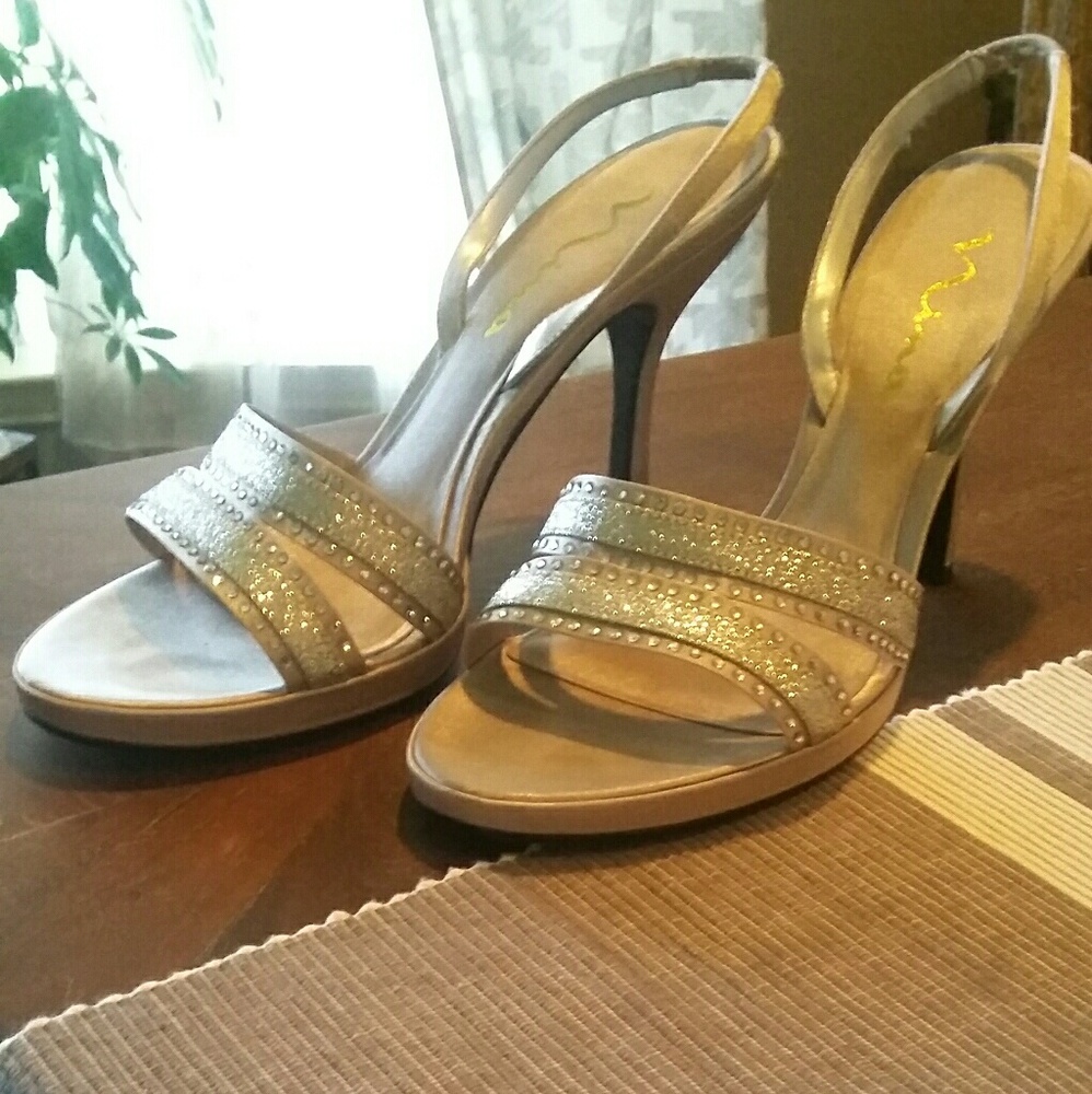 Nina Silver Sparkly Heels Sz 10